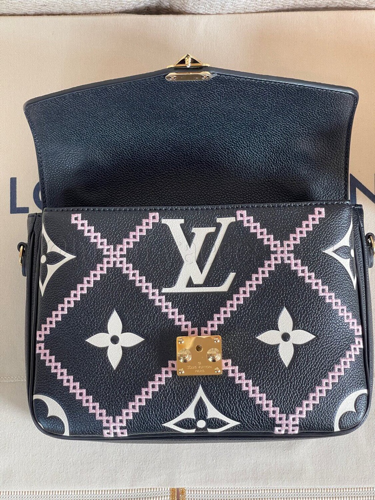 Pochette Metis Embroidery schwarz