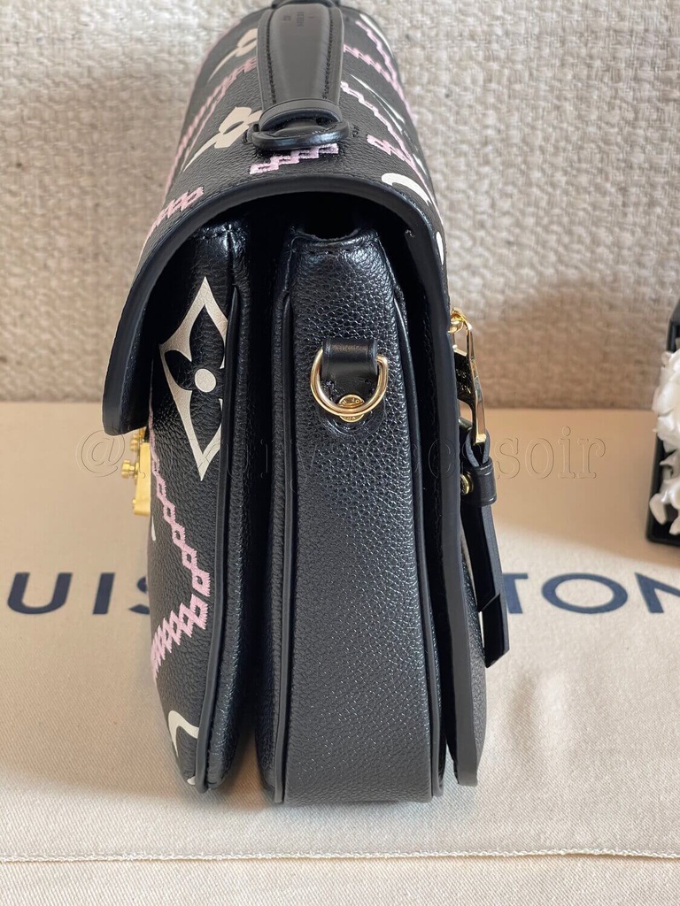 Pochette Metis Embroidery schwarz