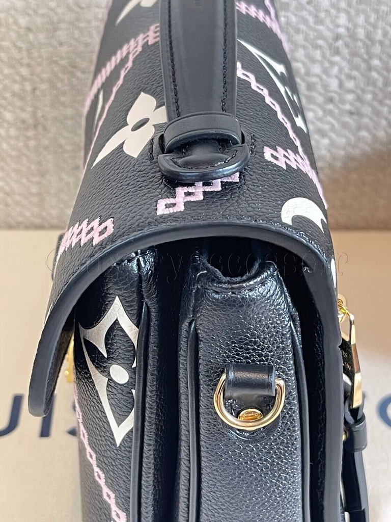 Pochette Metis Embroidery schwarz