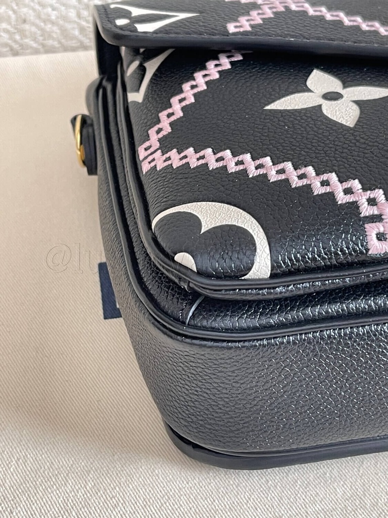 Pochette Metis Embroidery schwarz