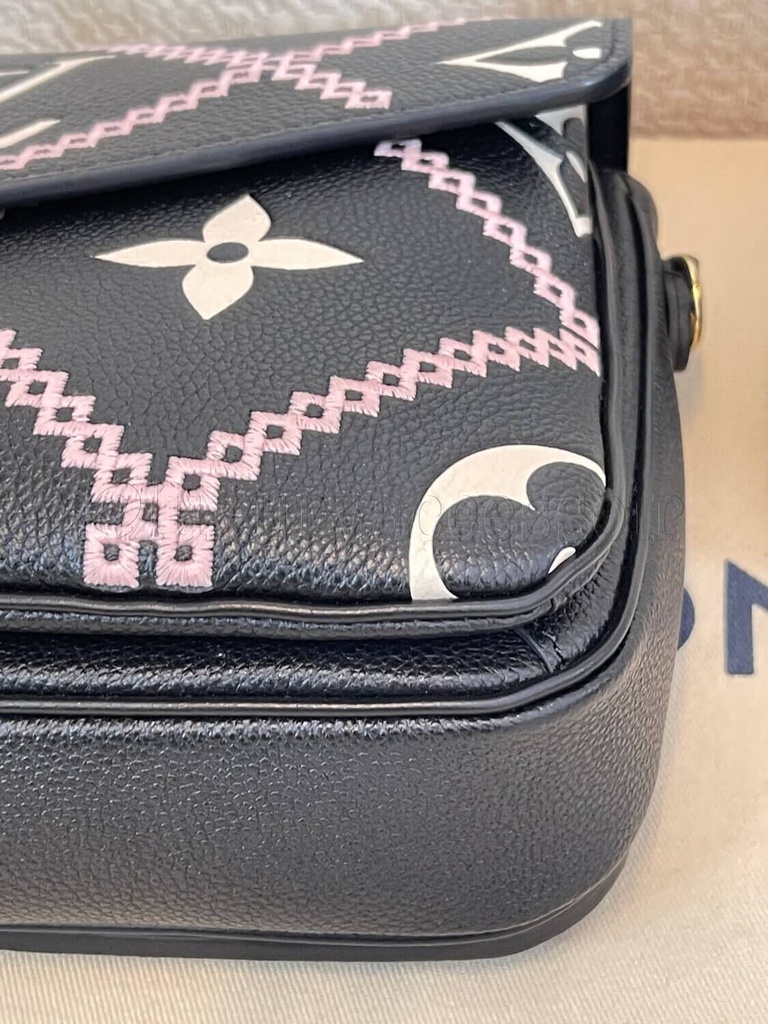 Pochette Metis Embroidery schwarz