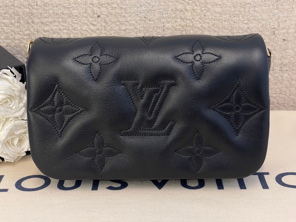 Louis Vuitton LV Bubblegram wallet on strap new Black Leather ref