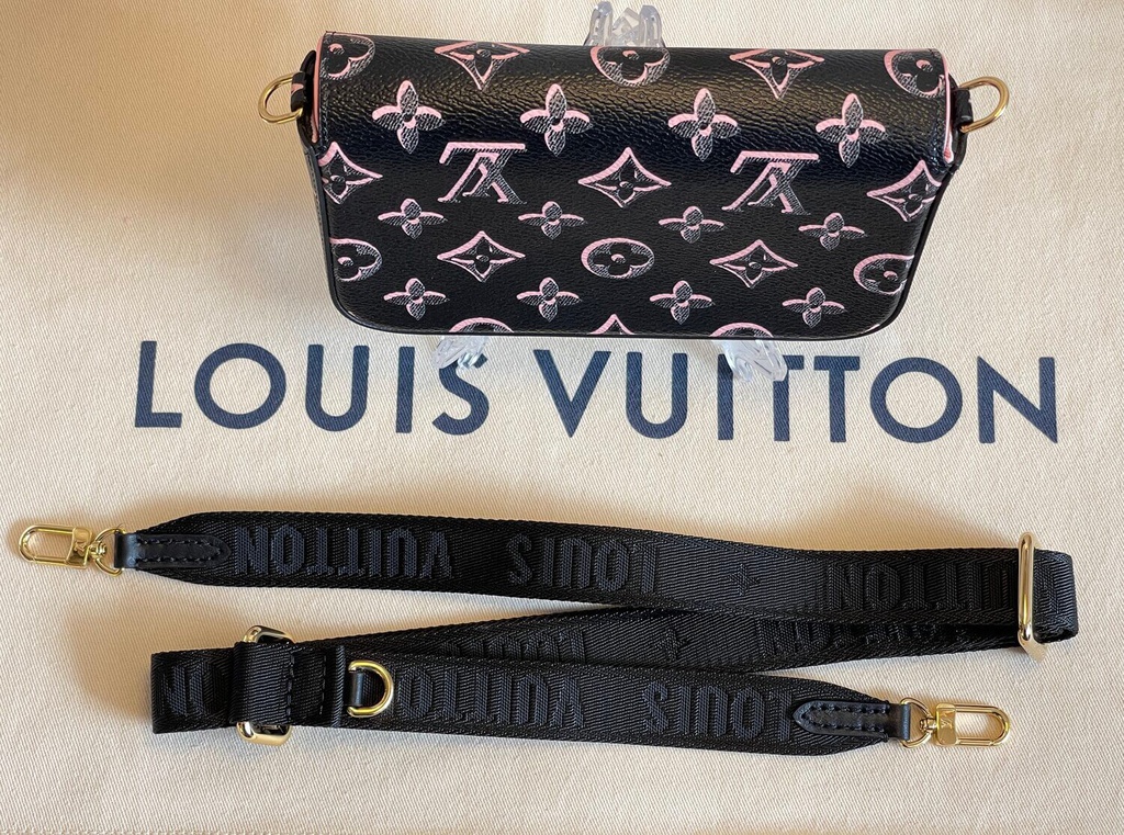 louis vuitton felicie strap and go pink