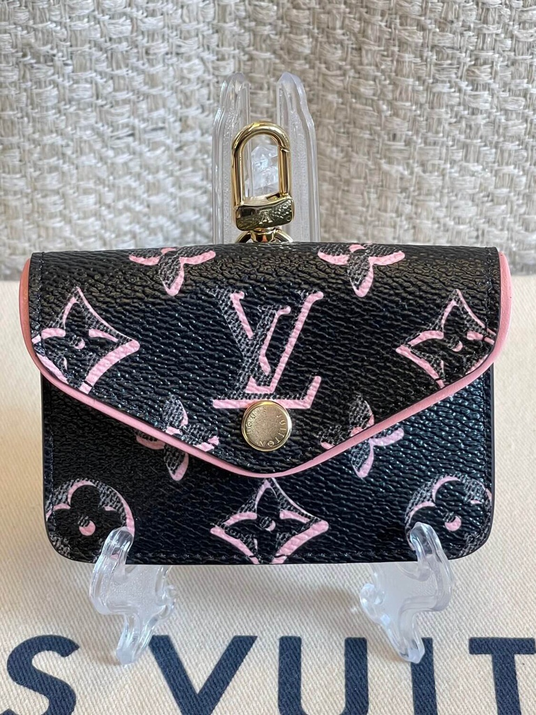 LOUIS VUITTON FELICIE STRAP & GO FALL FOR YOU LIMITED EDITION