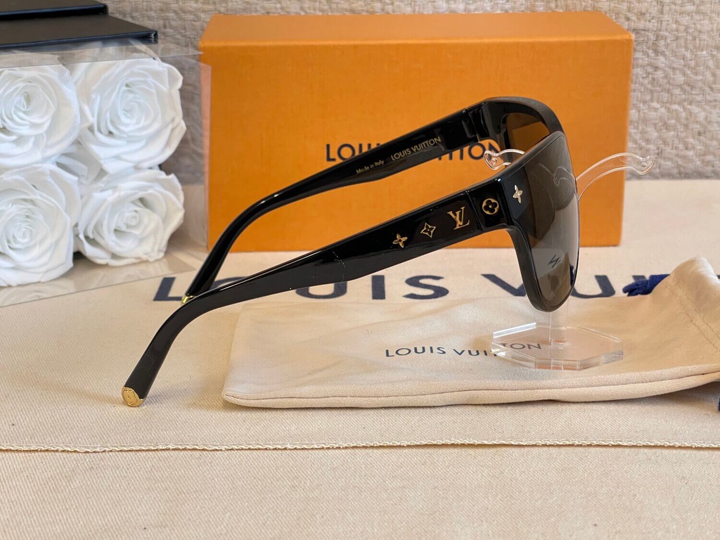 Louis Vuitton LV Shadow Square Sunglasses