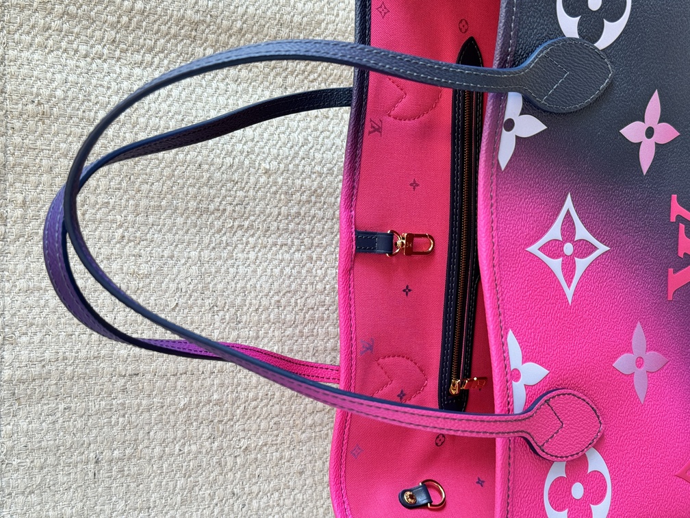 Neverfull MM Spring in the City Midnight fuchsia