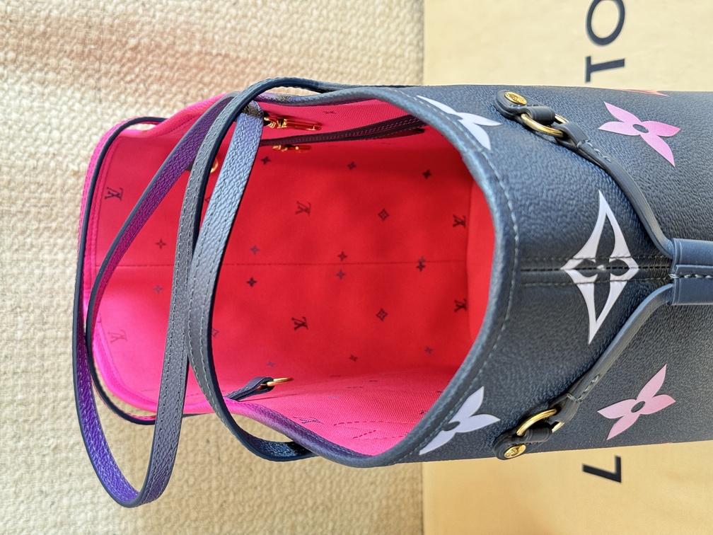 Neverfull MM Spring in the City Midnight fuchsia