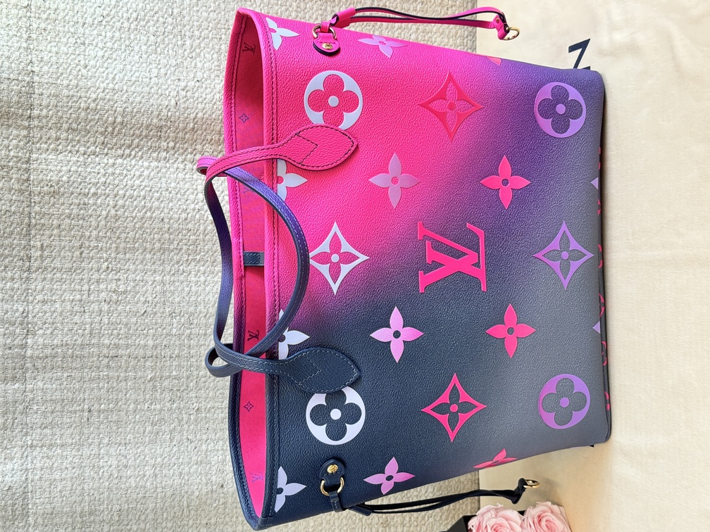 Neverfull MM Spring in the City Midnight fuchsia