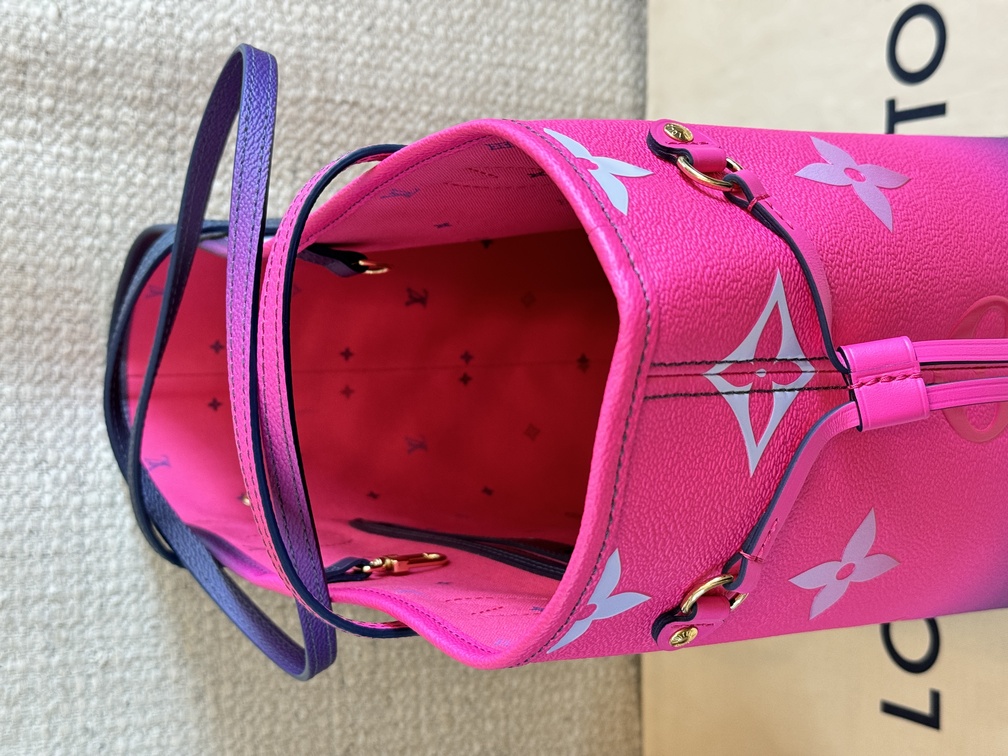 Neverfull MM Spring in the City Midnight fuchsia