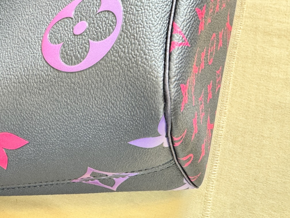 Neverfull MM Spring in the City Midnight fuchsia