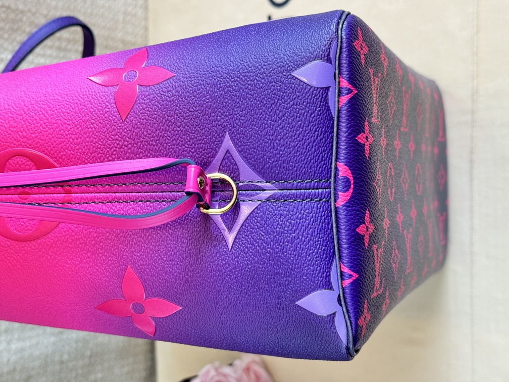 Neverfull MM Spring in the City Midnight fuchsia