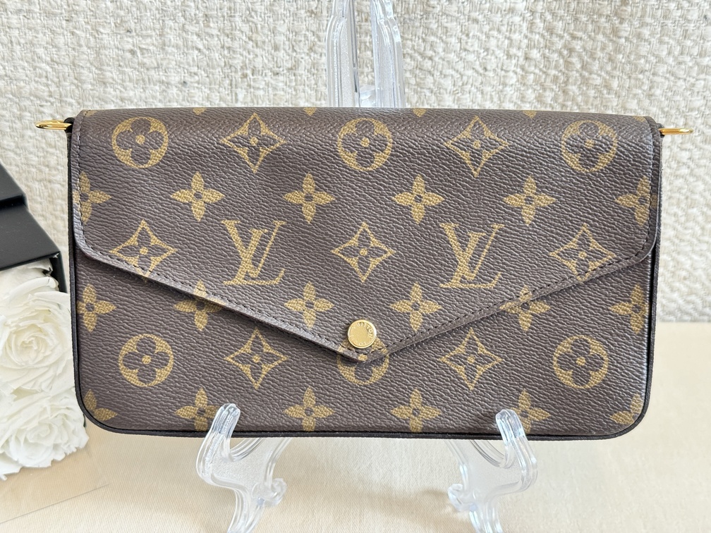 Pochette Felicie Monogram