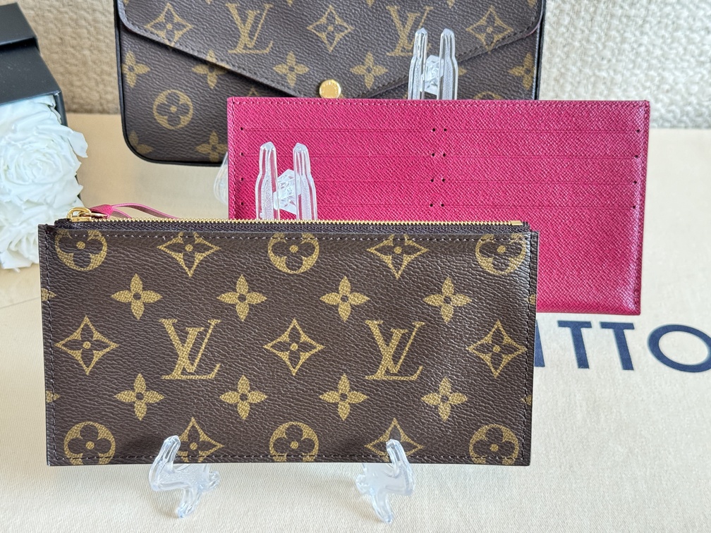 Pochette Felicie Monogram