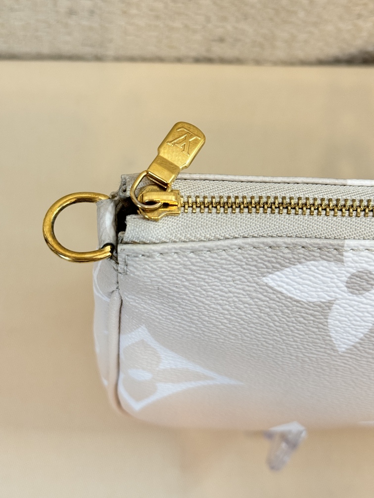 Multi Pochette Accessoires By the Pool