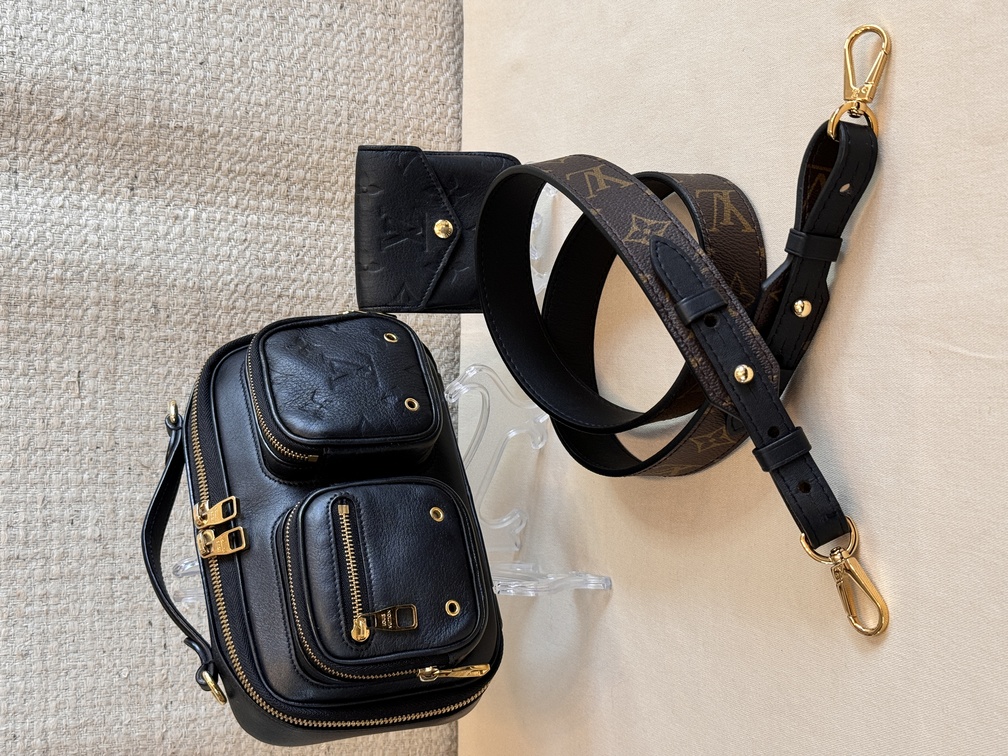 Utility Crossbody Leder schwarz