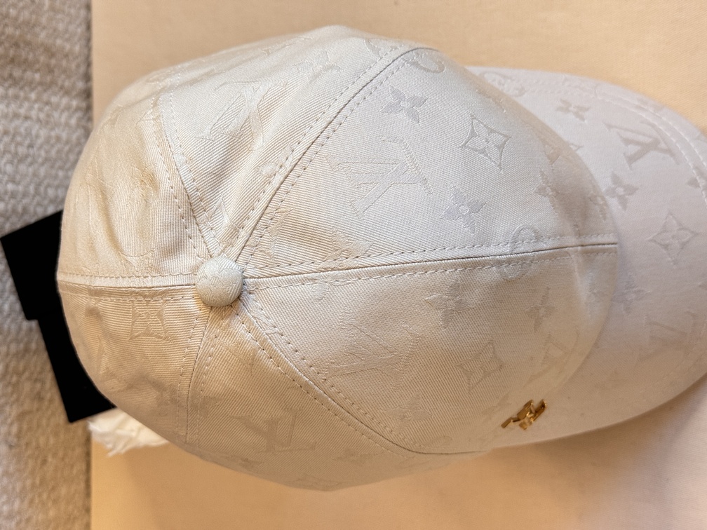 CAP beige