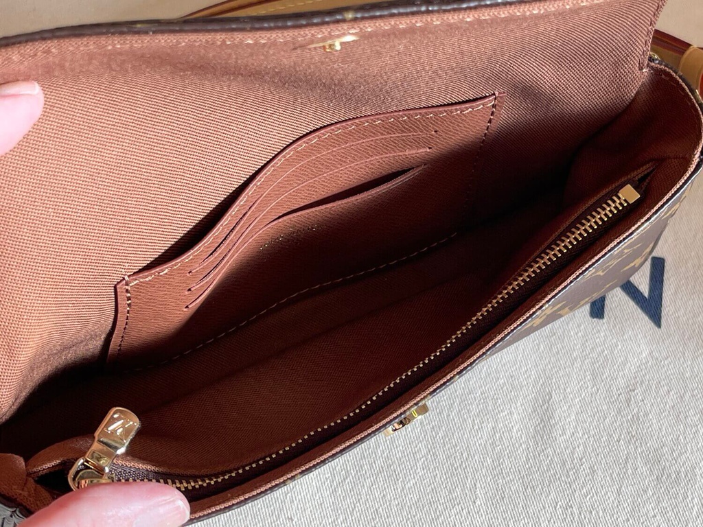 IVY Wallet on Chain bag