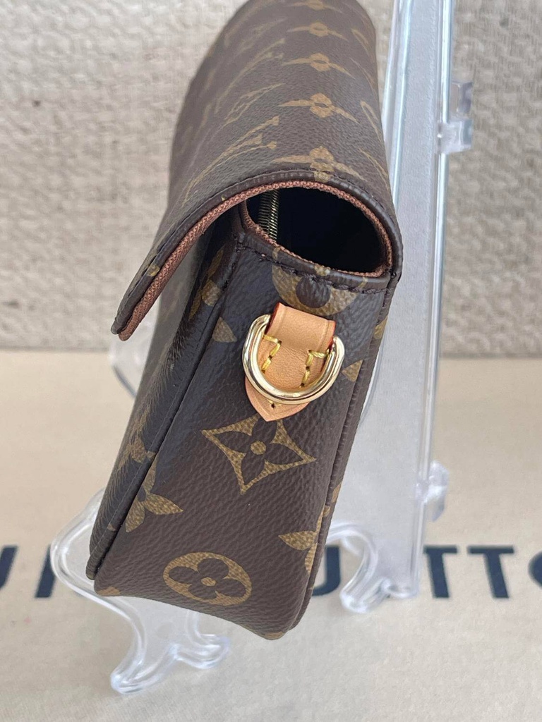 IVY Wallet on Chain bag