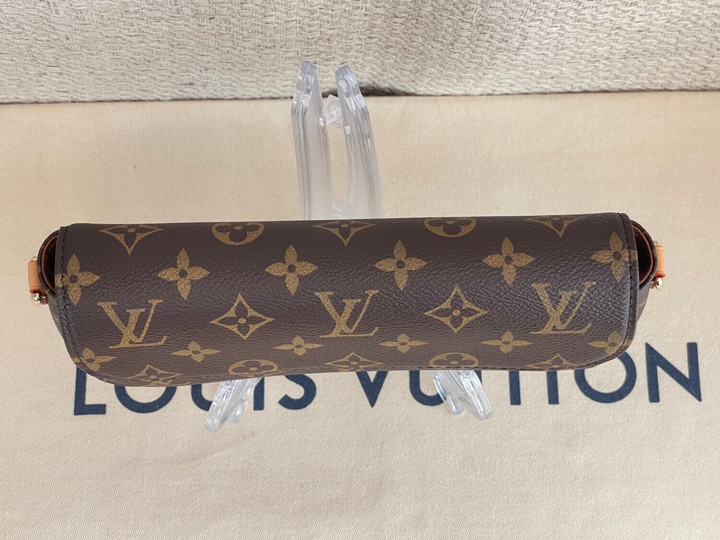 IVY Wallet on Chain bag
