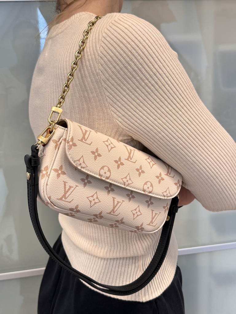IVY Wallet on Chain bag Dune Monogram