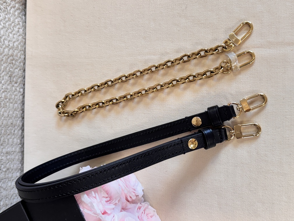 IVY Wallet on Chain bag Dune Monogram