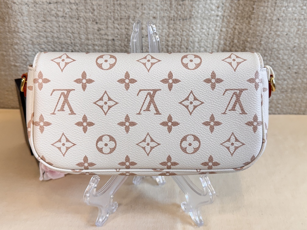 IVY Wallet on Chain bag Dune Monogram