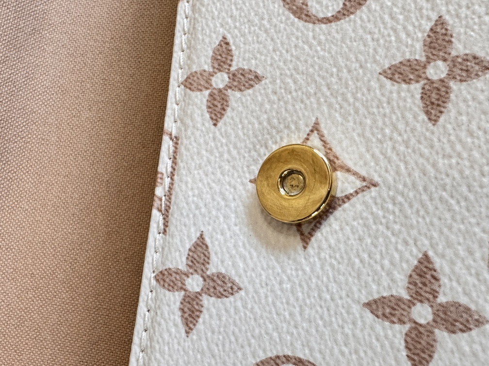 IVY Wallet on Chain bag Dune Monogram