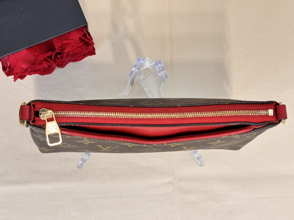 Pallas Clutch Monogram cerise