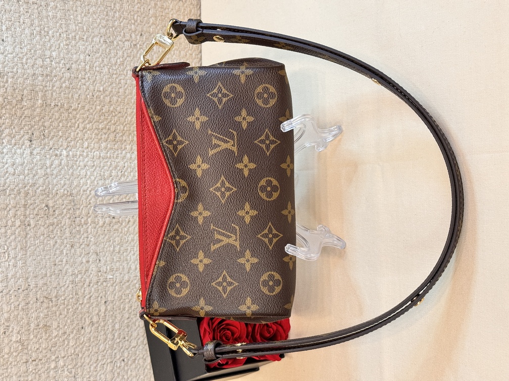 Pallas Clutch Monogram cerise