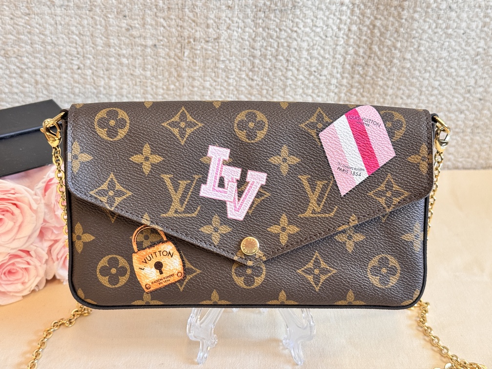 Felicie Monogram World Tour