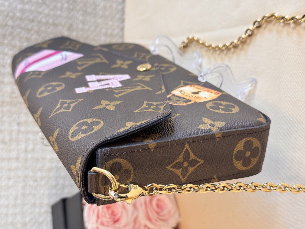 Felicie Monogram World Tour