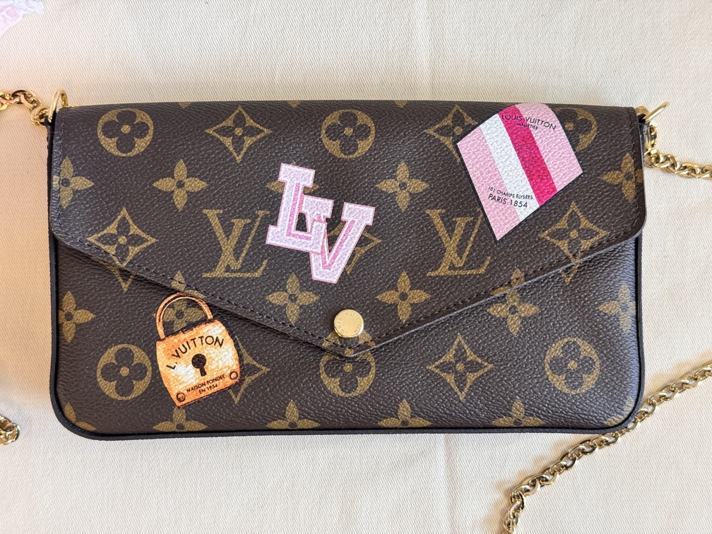 Felicie Monogram World Tour