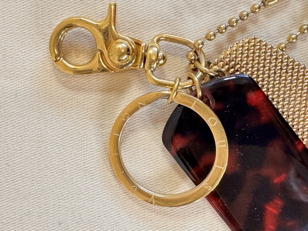 Taschenschmuck MONOGRAMOUFLAGE