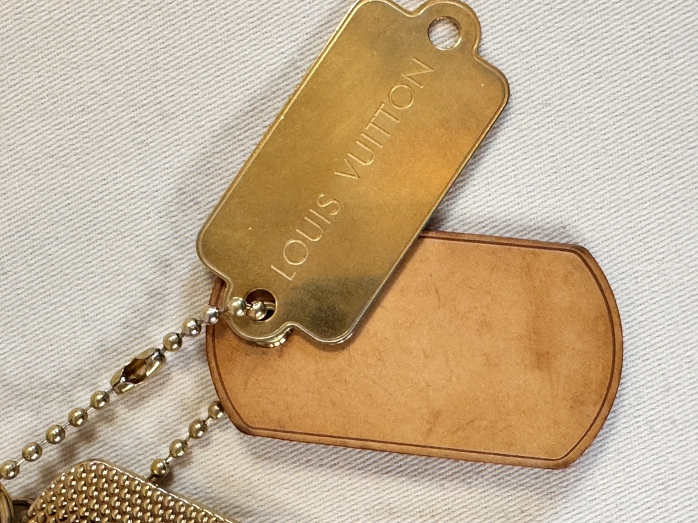 Taschenschmuck MONOGRAMOUFLAGE