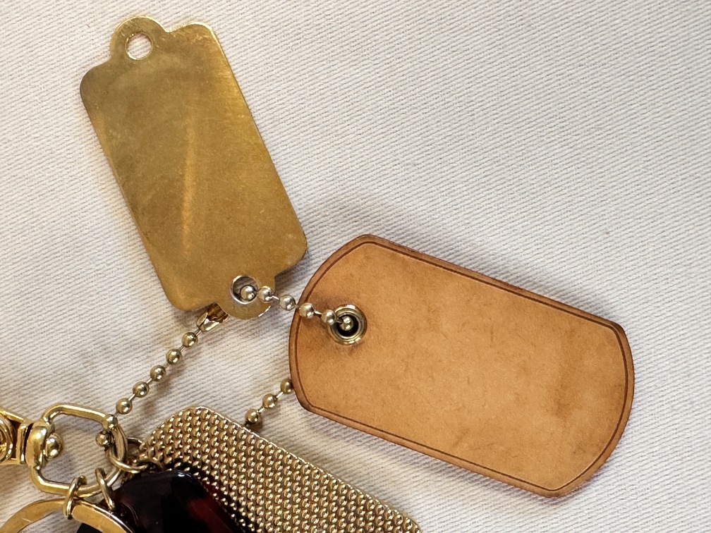 Taschenschmuck MONOGRAMOUFLAGE