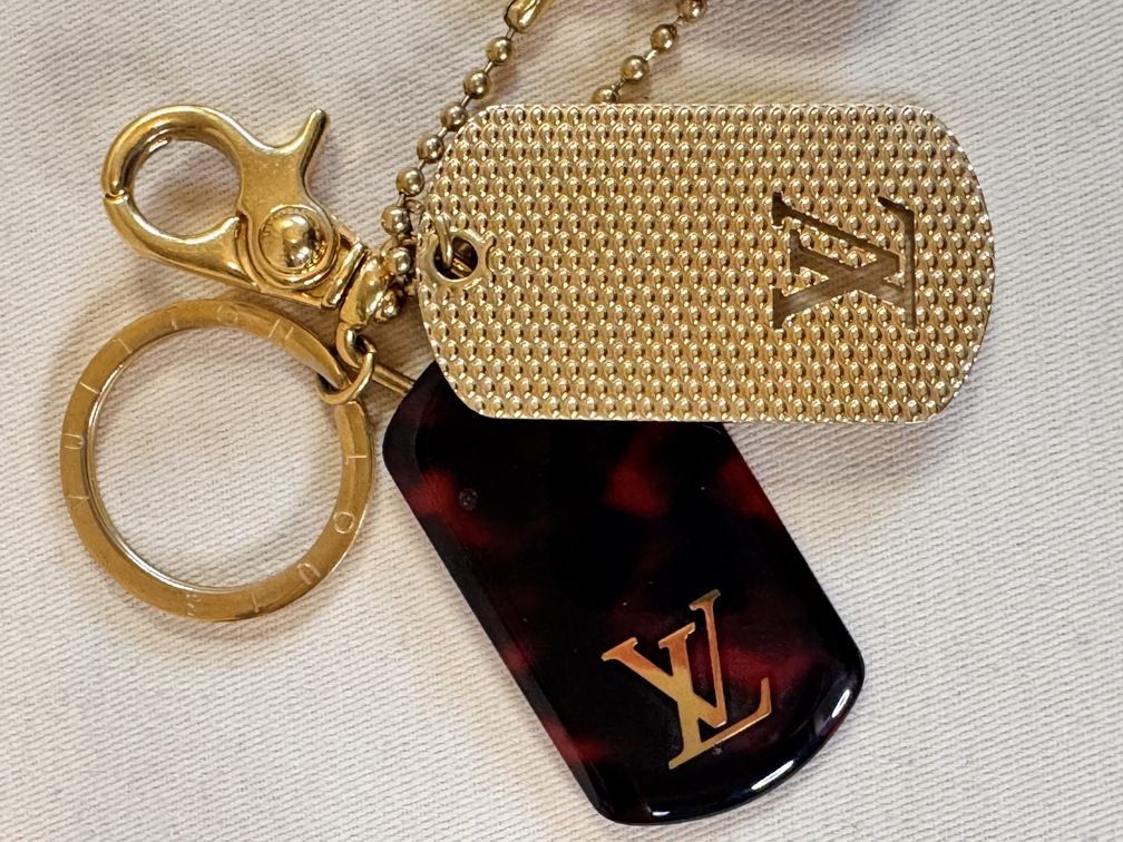 Taschenschmuck MONOGRAMOUFLAGE
