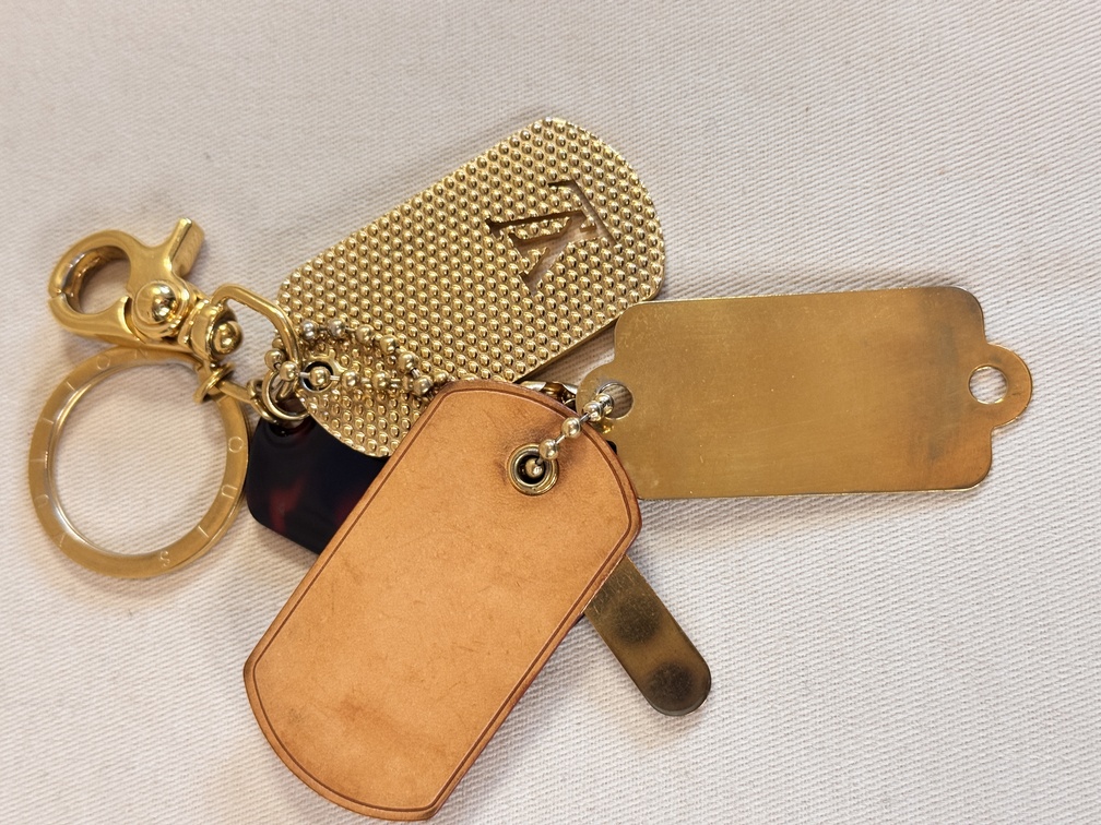 Taschenschmuck MONOGRAMOUFLAGE