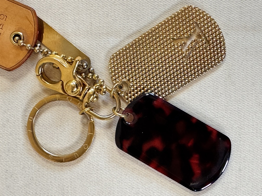 Taschenschmuck MONOGRAMOUFLAGE