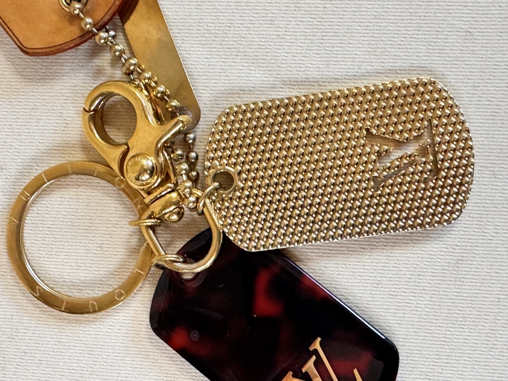 Taschenschmuck MONOGRAMOUFLAGE