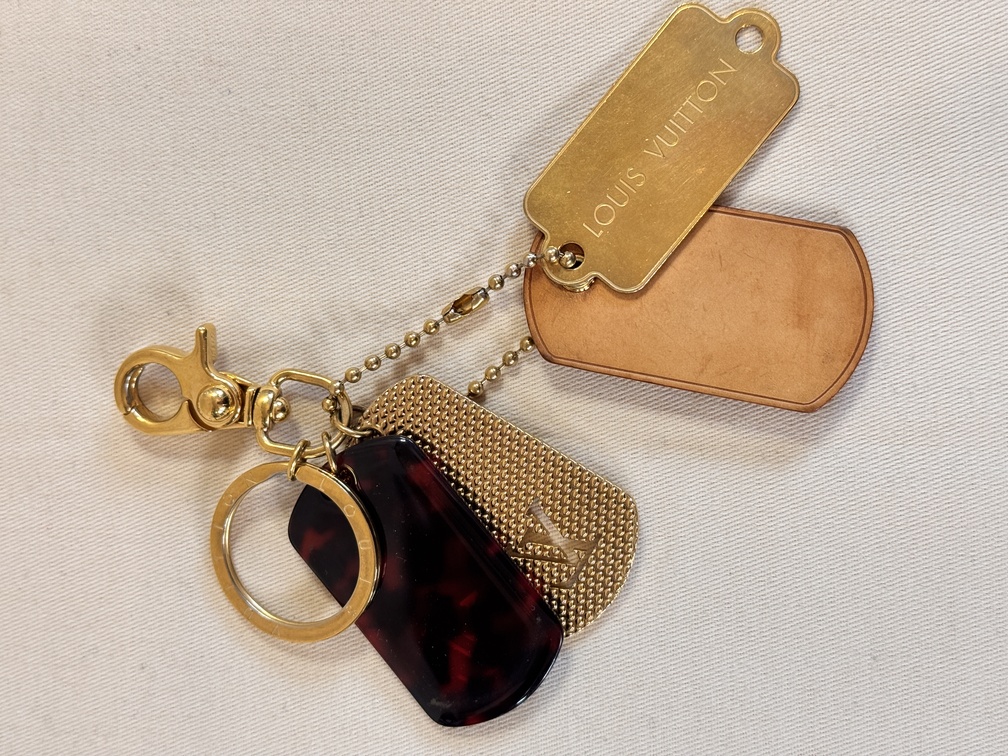 Taschenschmuck MONOGRAMOUFLAGE
