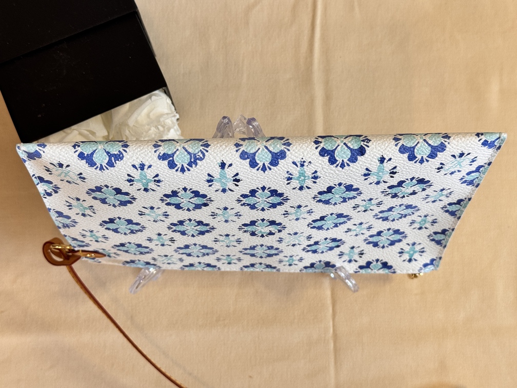 Pouch By The Pool lagoon