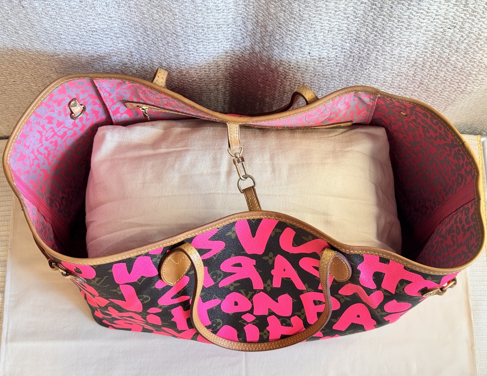 Neverfull GM Graffiti Pink