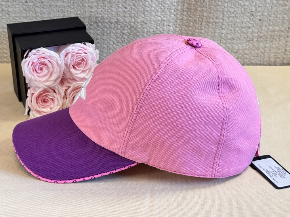 CAP Vuittamines pink
