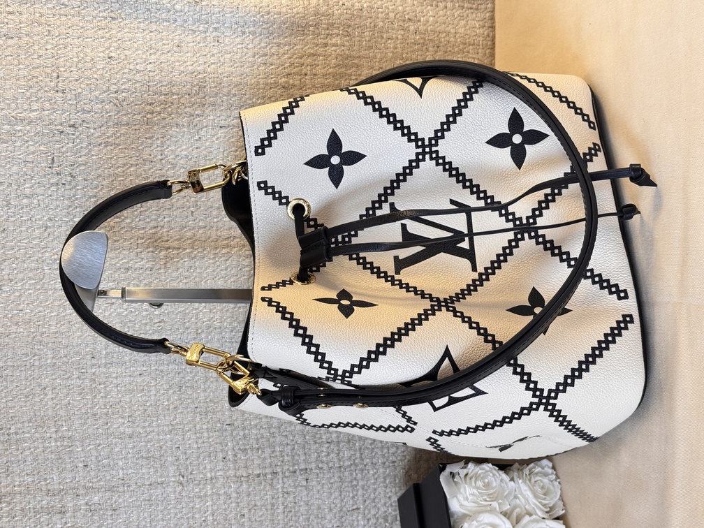 NeoNoe MM Embroidery