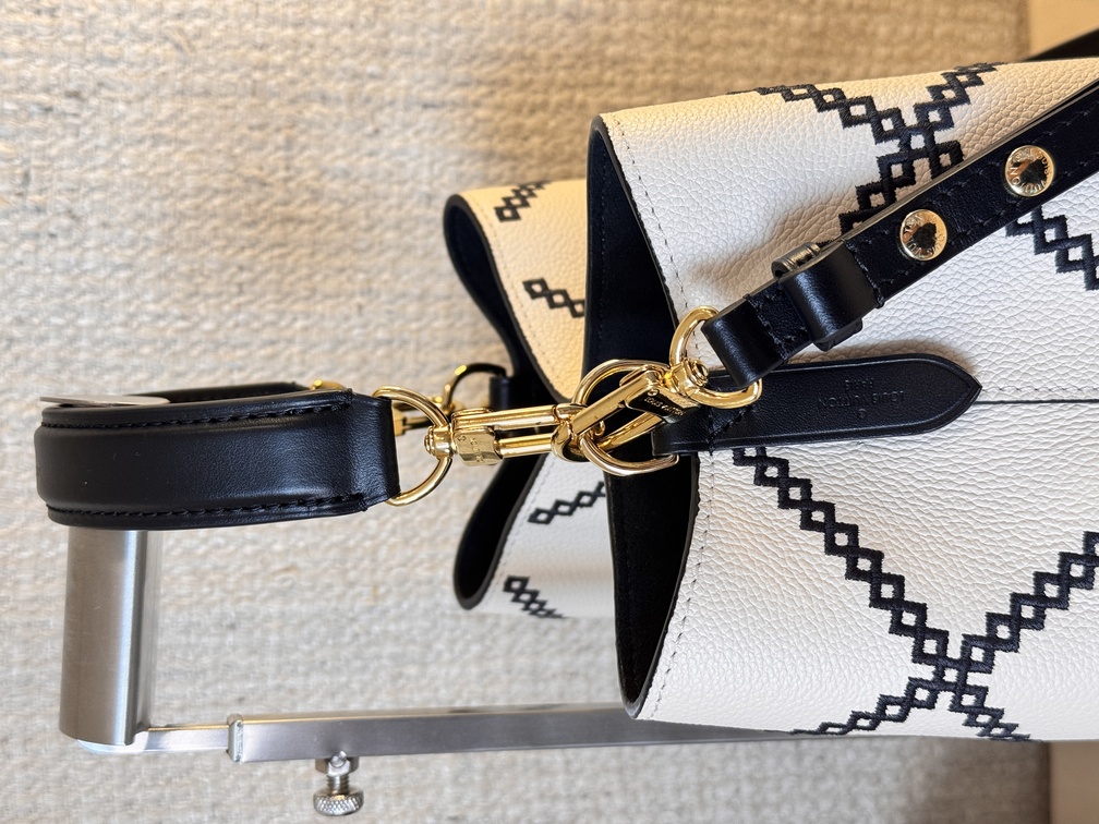 NeoNoe MM Embroidery