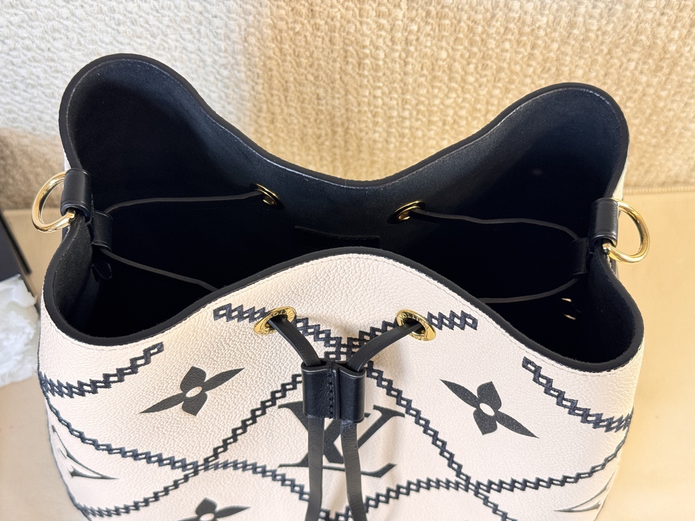 NeoNoe MM Embroidery