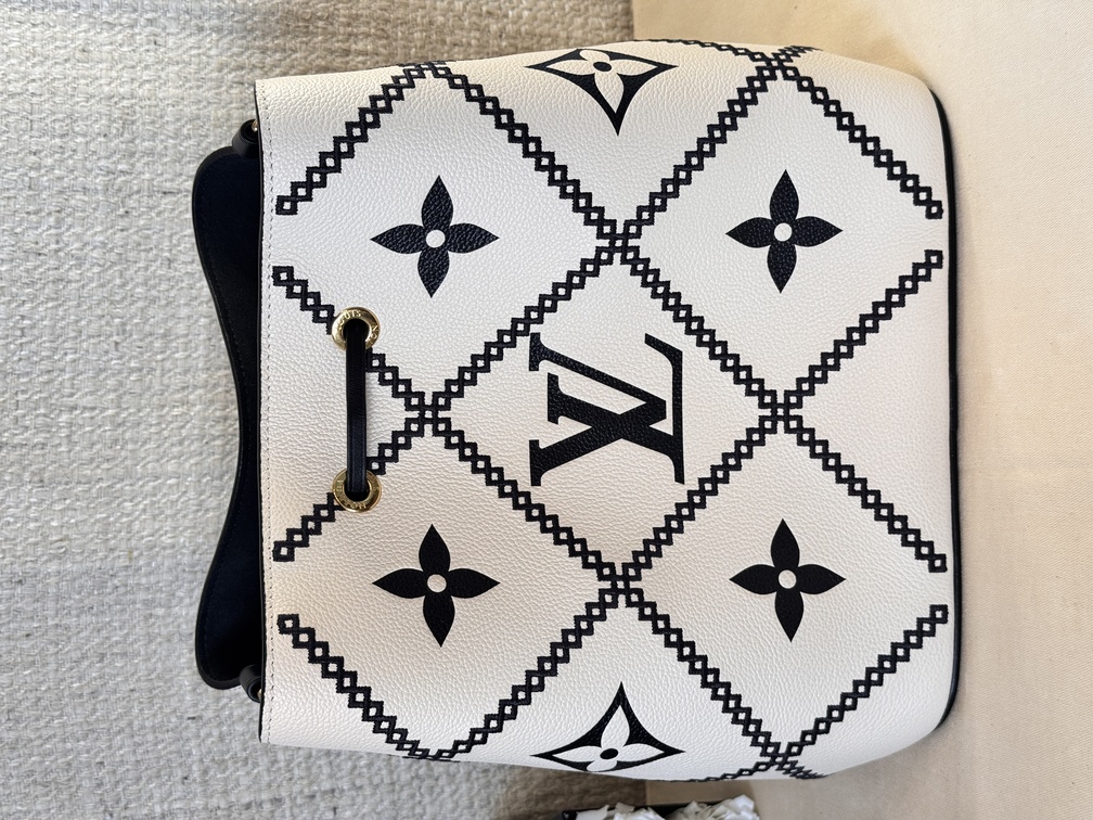NeoNoe MM Embroidery