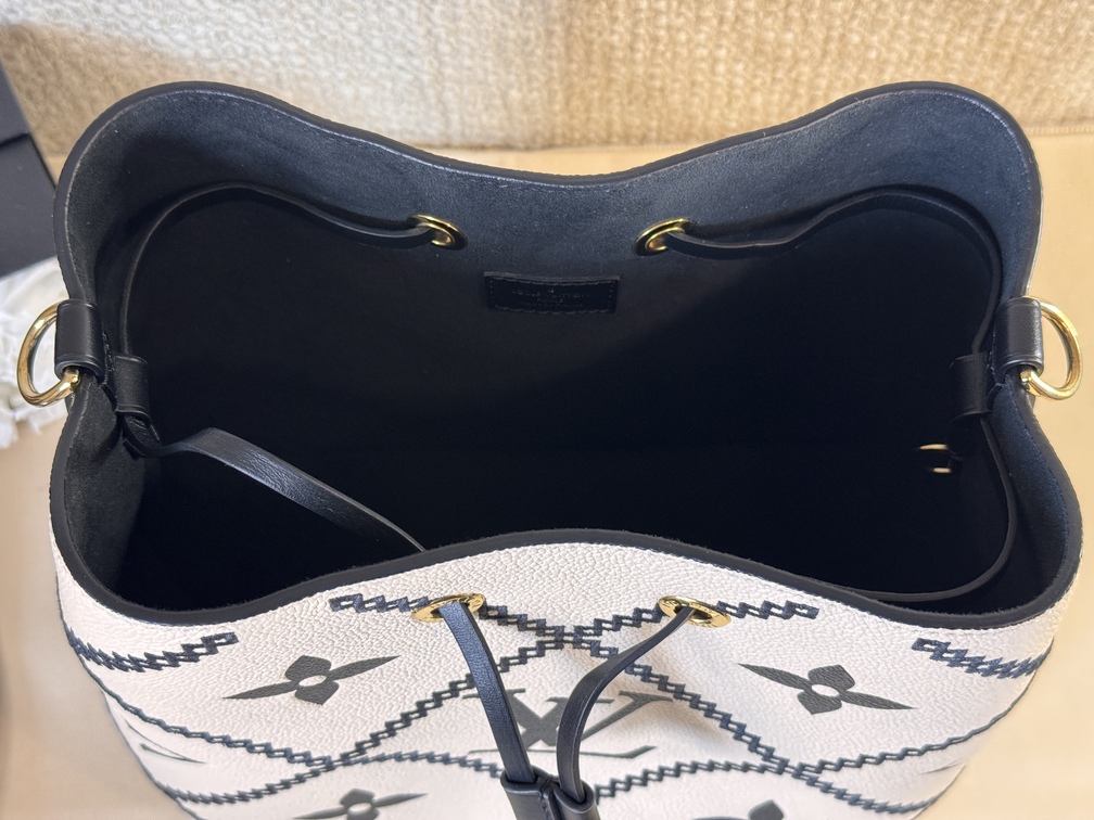 NeoNoe MM Embroidery