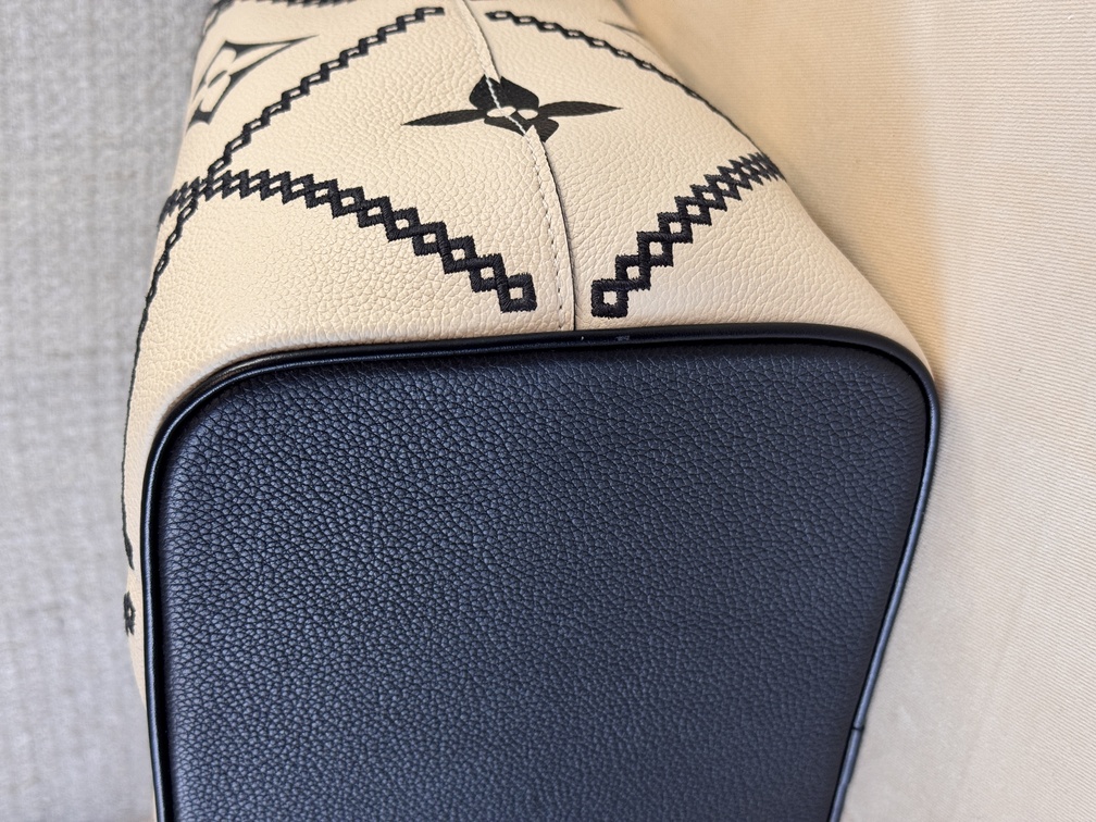 NeoNoe MM Embroidery