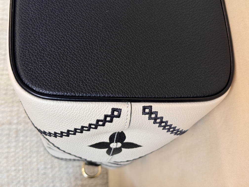 NeoNoe MM Embroidery